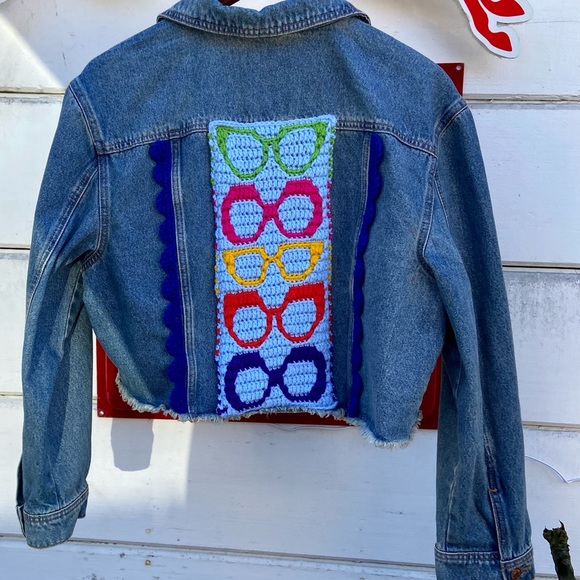 Jean Jacket with hand-crocheted retro glasses patch - Picture 7 of 10